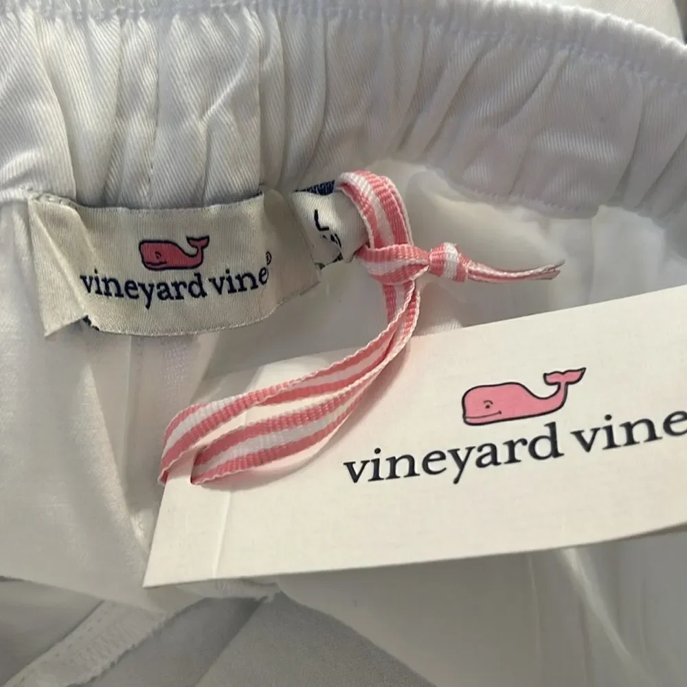 Vineyard Vines white pull on shorts size large 14